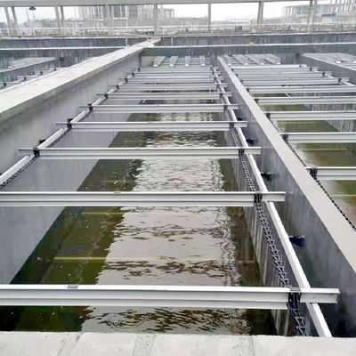 Raspador de barro de cadena no metálico en el tanque de sedimentación del barro