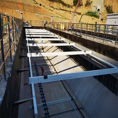 Raspador de barro de cadena no metálico en el tanque de sedimentación del barro