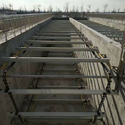 Raspador de barro de cadena no metálico en el tanque de sedimentación del barro