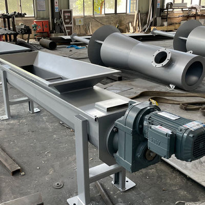 Transportador de tornillo sin eje horizontal de lodos de acero al carbono movible