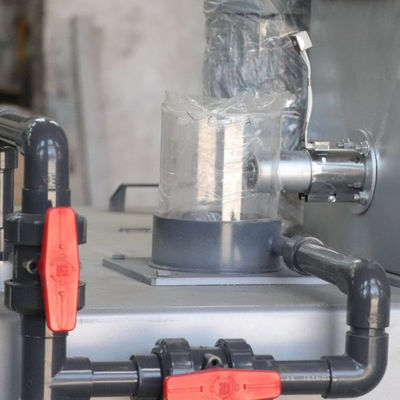 Dispositivo de dosificación automática de floculante PAM / PAC para fosfato integrado