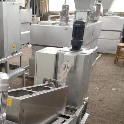 Sistema de prensa de tornillo de deshidratación de lodos para el procesamiento de aguas residuales de aves de corral