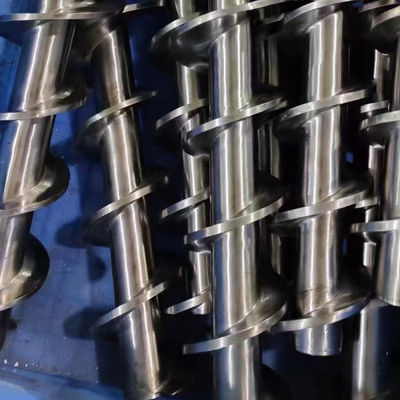 Transportador de tornillo de acero inoxidable de cemento inclinado en espiral para polvo