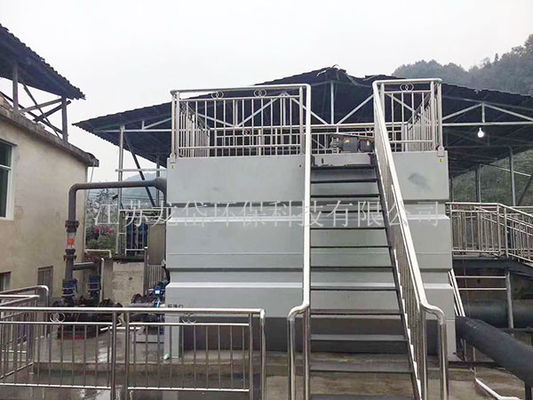 El tanque blanco del tratamiento de aguas residuales, filtro del tambor rotativo de la fibra