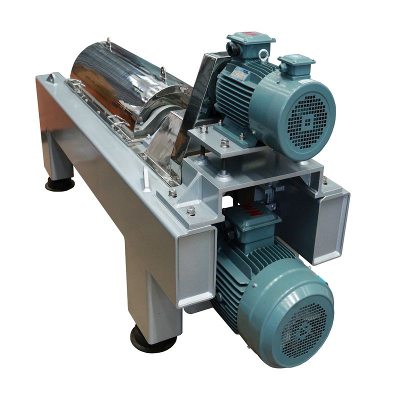 4000 r/min Velocidad del cuenco Decantador de tornillo de desplazamiento Centrífuga para descarga automática de lodo y separación de aceite