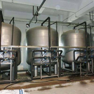 El tanque del filtro del tratamiento de aguas de las multimedias SS304 para la resina del carbono activado de la arena del cuarzo