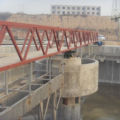 Máquina suspendida de acero inoxidable del tratamiento de aguas residuales del raspador del fango de 304 Center Drive