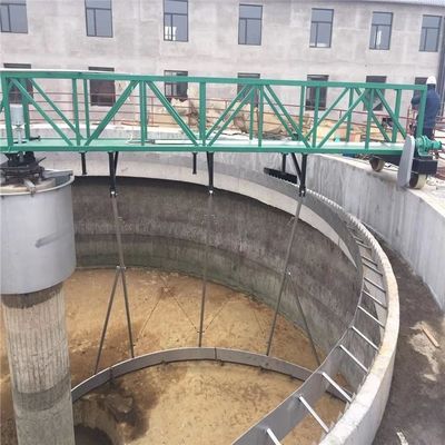 Máquina suspendida de acero inoxidable del tratamiento de aguas residuales del raspador del fango de 304 Center Drive