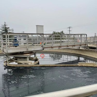 El tanque de sedimentación periférico de acero inoxidable del raspador de barro de la impulsión del medio puente