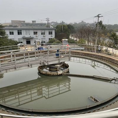 El tanque de sedimentación periférico de acero inoxidable del raspador de barro de la impulsión del medio puente