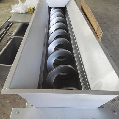 Transportador de tornillo sin eje horizontal de lodos de acero al carbono movible