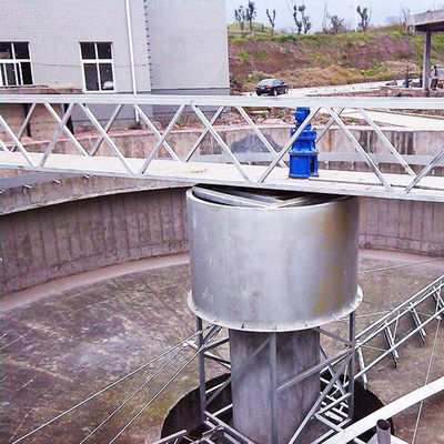 Acero inoxidable 304 del raspador del lodo de la impulsión del centro del tanque de sedimentación de aguas residuales