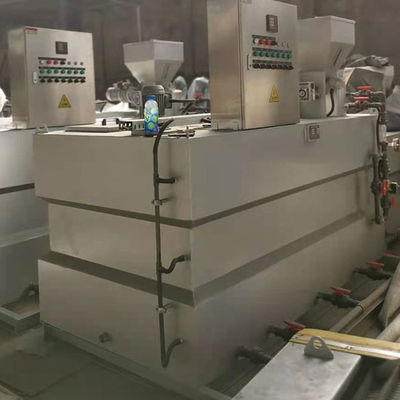 Tratamiento de aguas residuales que dosifica el polvo seco integrado completamente automático del dispositivo que dosifica el sistema