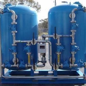 El tanque químico del tratamiento de aguas residuales, equipo azul del tratamiento de aguas residuales