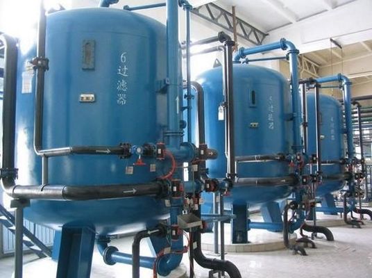 El tanque químico del tratamiento de aguas residuales, equipo azul del tratamiento de aguas residuales