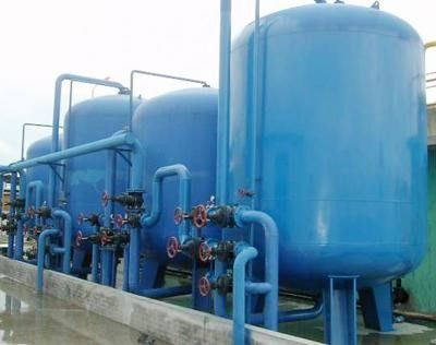 El tanque químico del tratamiento de aguas residuales, equipo azul del tratamiento de aguas residuales
