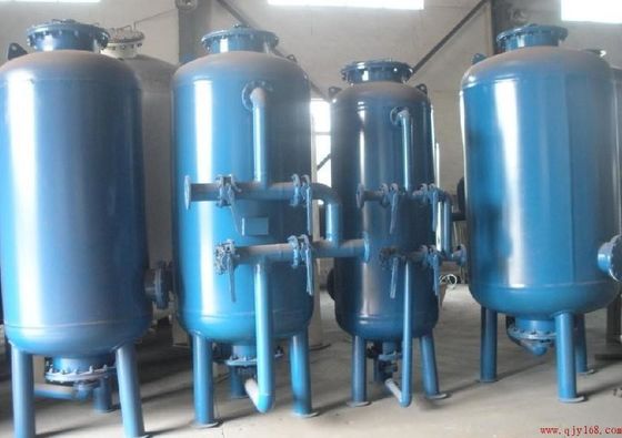 El tanque químico del tratamiento de aguas residuales, equipo azul del tratamiento de aguas residuales