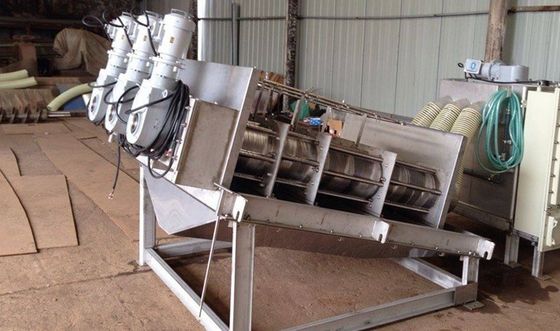 Tres grado industrial de desecación apilado de la máquina del barro del tornillo del motor 300