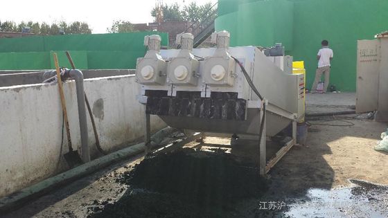 Tres grado industrial de desecación apilado de la máquina del barro del tornillo del motor 300